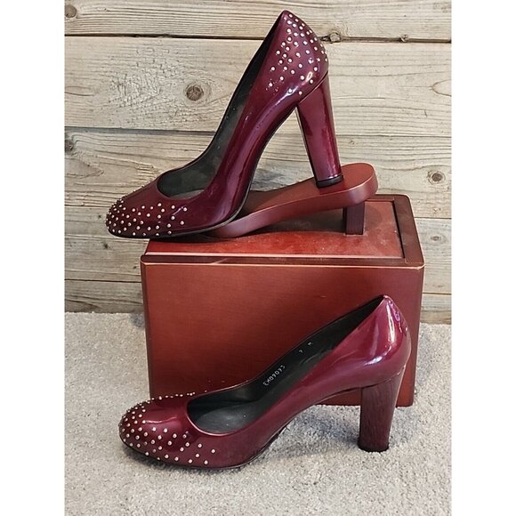 Stuart Weiztman Cranberry Red Patent Leather Studded Toe Heels Pumps Size 9 M - Picture 3 of 14
